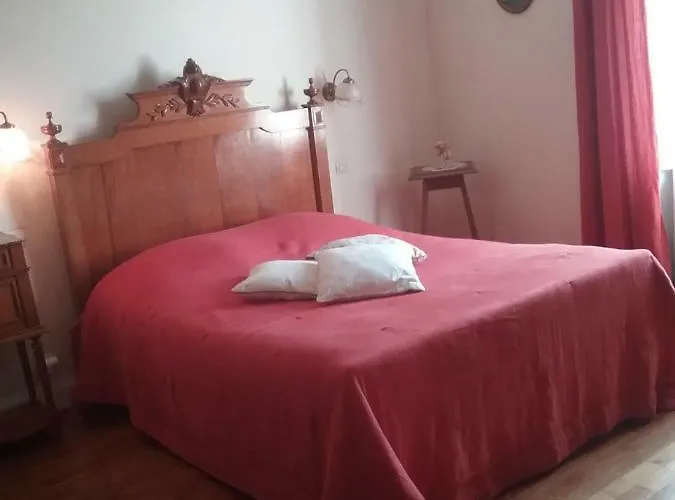 La Haute Gilberdiere לינה וארוחת בוקר 3*